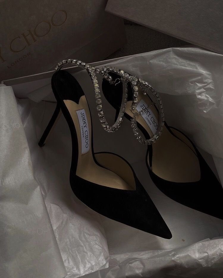 eliesaaabs's tweet photo. Jimmy Choo heels https://t.co/44vRwHR606