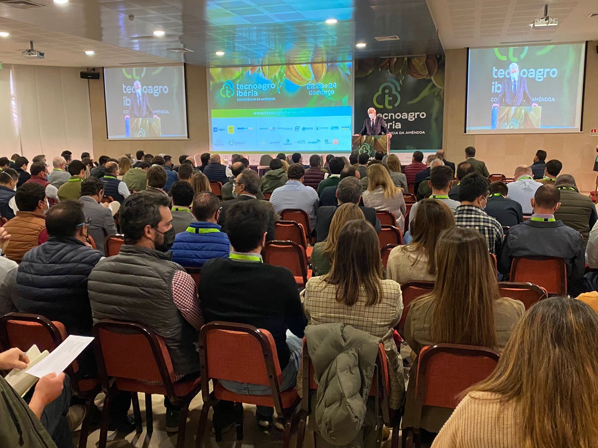 COMPOEXPERT_es's tweet photo. 🧑‍💻 Termina un interesante bloque 1⃣ - Tecnológico 

👉 Debate sobre temas relacionados con los modelos de producción, técnicas de preparación del terreno, variedades, el manejo del cultivo y la productividad

Sigue el hilo⤵️ https://t.co/3zkeBDkbf5