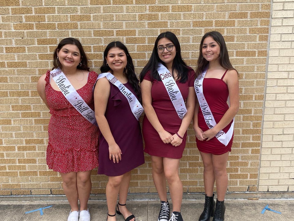 jmhsstarline's tweet photo. Introducing our 2022-2023 Starline Drill Team! ✨ #sldt #spreadsparkle https://t.co/ISaf3H1p1h