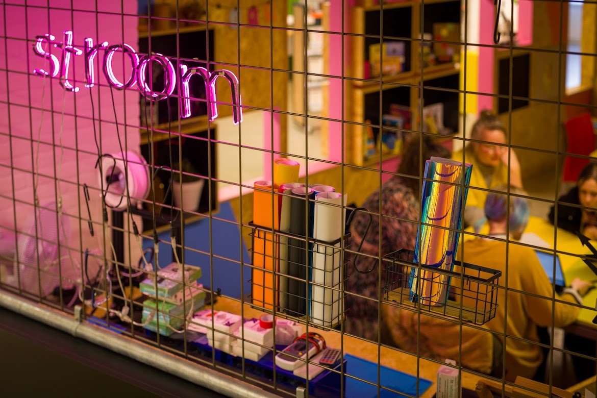 EmmenOnderneemt's tweet image. Er ging een wereld voor ons open tijden ons bedrijfsbezoek aan Bibliotheek Emmen: van een klassieke bibliotheek ontwikkelt de organisatie naar een maatschappelijke bibliotheek waar iedereen een handje wordt geholpen. 
ondernemendemmen.nl/nieuws/bedrijf…
@biebemmen