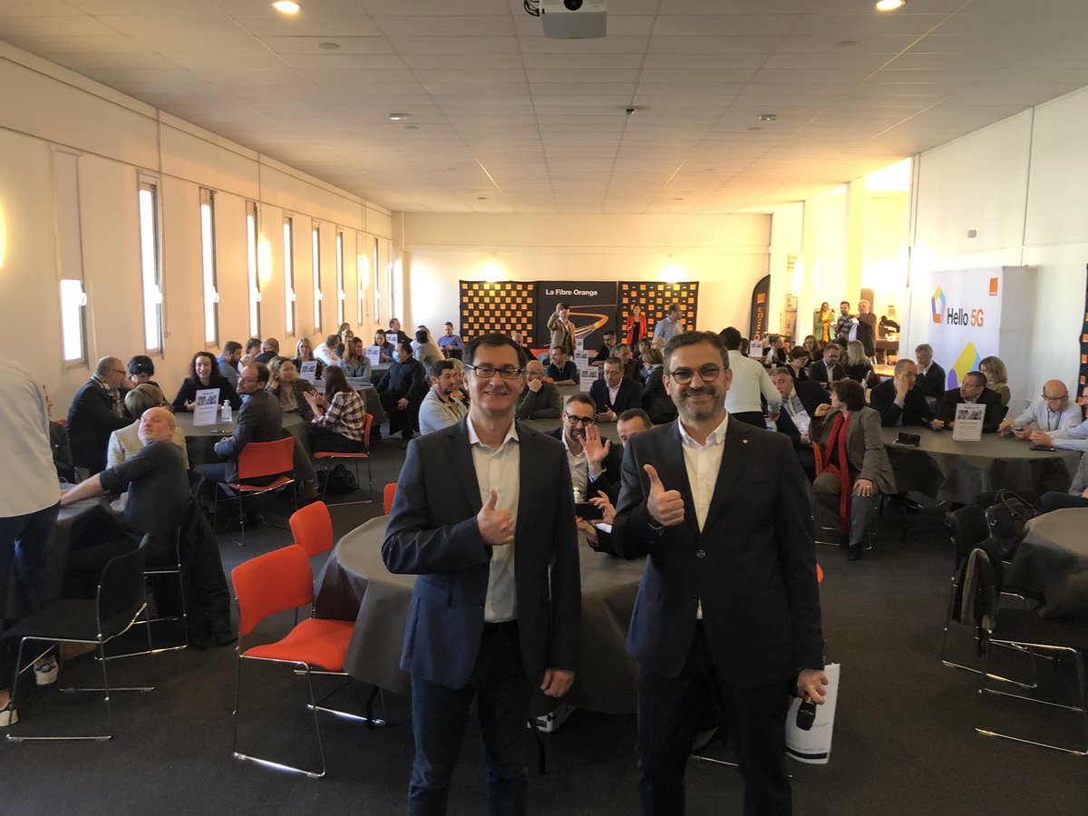 Toute la famille de la maille Bourgogne réunie aujourd’hui à Dijon. De l’humain, de l’exigence, du collectif !! Votre engagement quotidien force l’admiration! Un beau capital au service de nos clients 👍