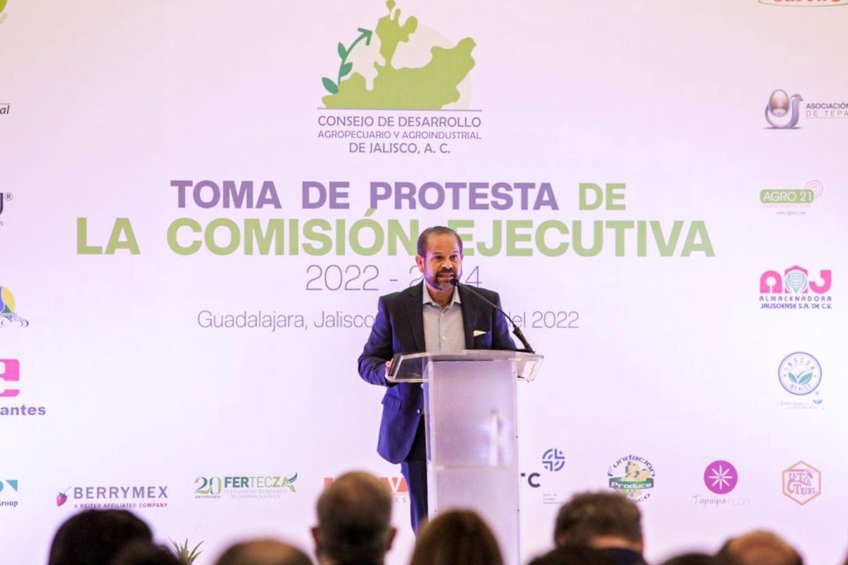 OlajMx's tweet photo. Así mismo, reconocemos el gran trabajo del Presidente saliente Ing. Cesar Silva (@silvahci), unidad y gran aporte al campo deja en su camino. ¡Mucho éxito en sus siguientes proyectos! https://t.co/M3mHz562pA