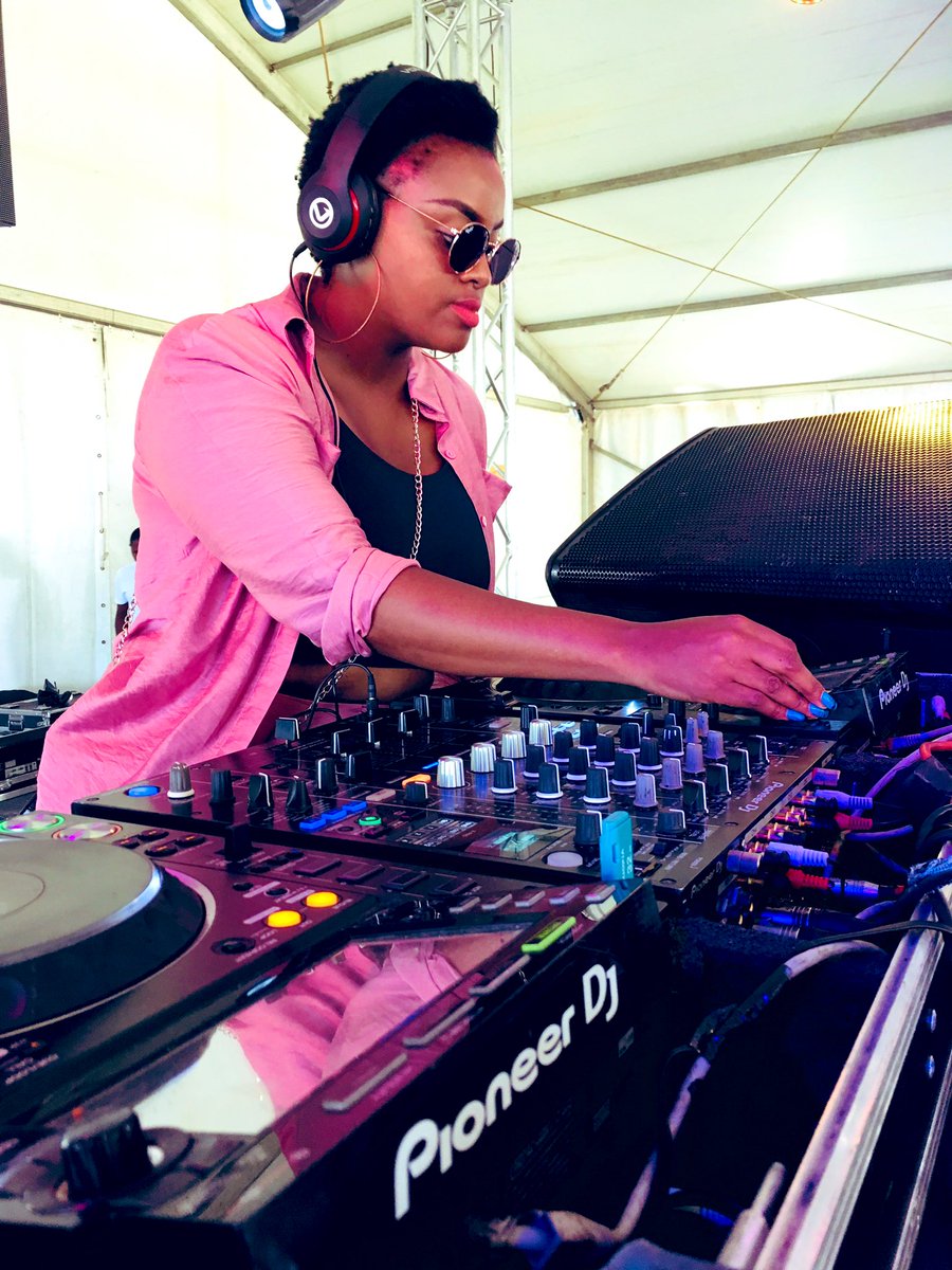 DECK QUEEN 👑 🎧✝️ tweet media
