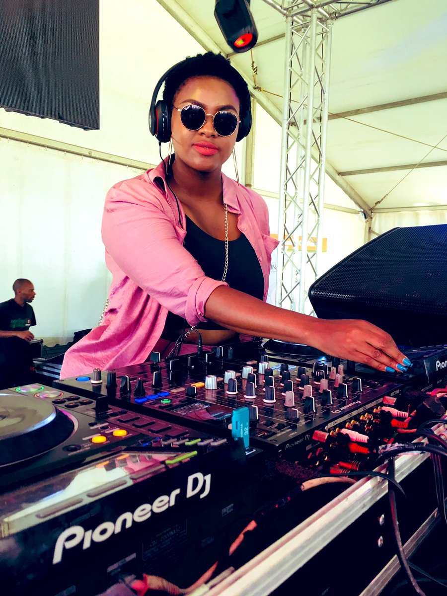 DECK QUEEN 👑 🎧✝️ tweet media