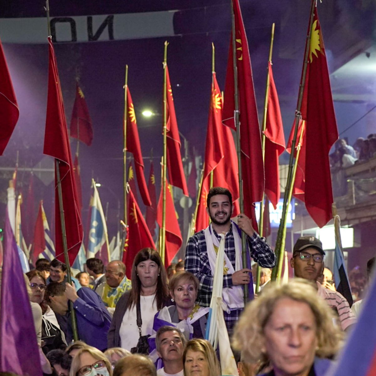 FelipeSchipani's tweet photo. Gran acto de cierre del NO ayer en Las Piedras, junto a toda la coalición.
Quedan pocos días para que el pueblo uruguayo ratifique en las urnas el cambio votado en 2019.

#NoParesElCambio https://t.co/jxgDGJUWJN