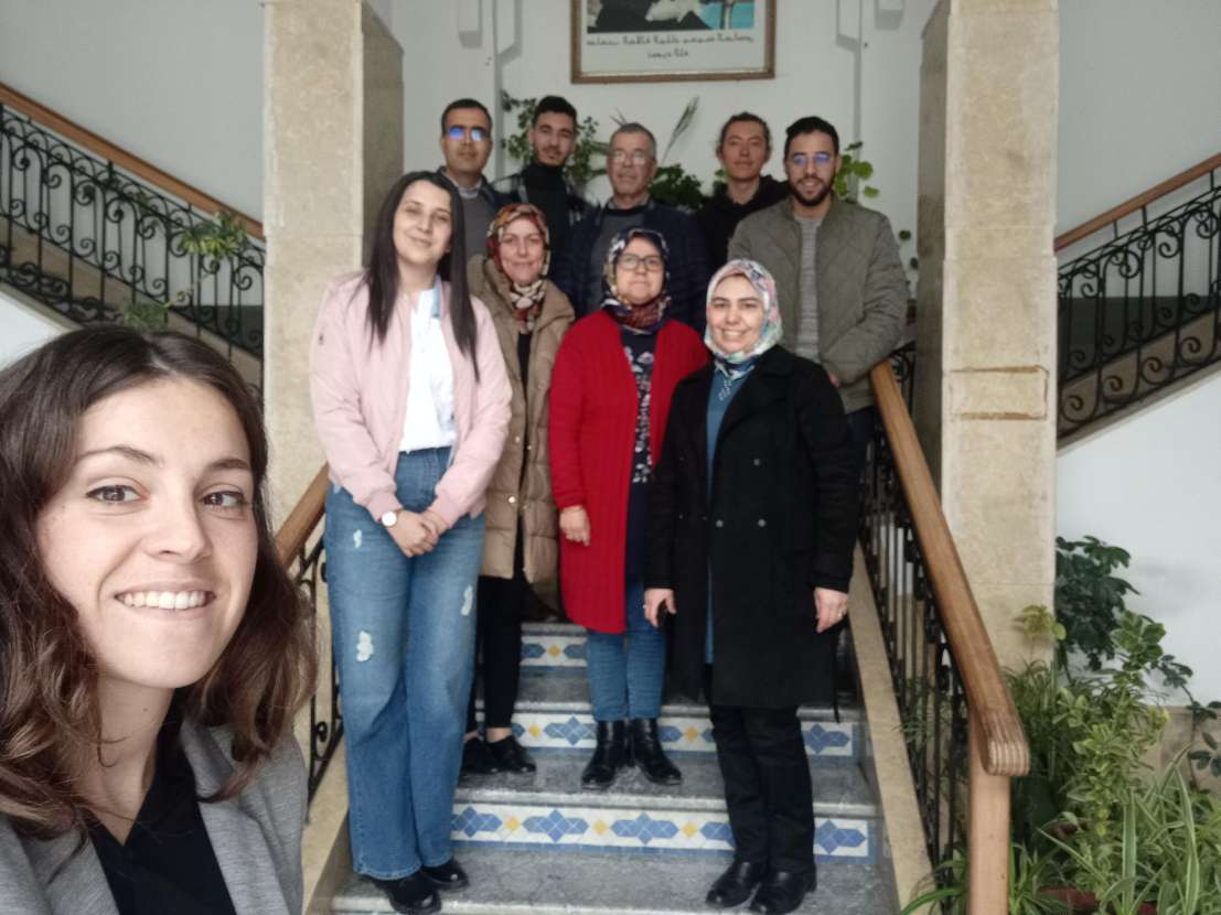 MedCities's tweet photo. 🔵Dans le cadre du projet #EmploiMed nous nous avons réuni à #Chefchaouen pour discuter avec des acteurs locaux les résultats des enquêtes, les entreprises et les acteurs clés sur le service de #coworking et d'accompagnement à l’occupation et l'entrepreneuriat des jeunes. https://t.co/pNFhIpBKb5