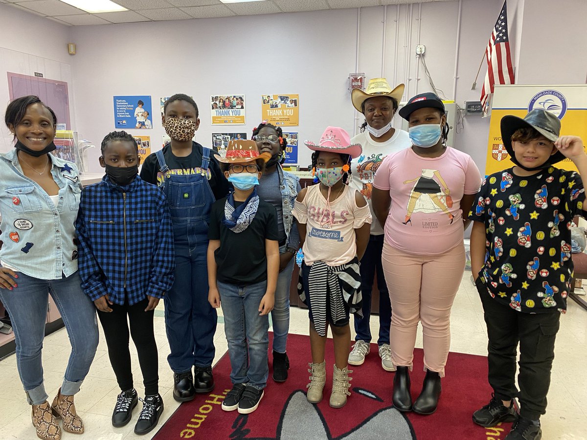 FantasticSharks's tweet photo. @FantasticSharks rounding up our cowboys and cowgirls for extra practice leading up to the Big FSA Rodeo!! #SpringBreakAcademy https://t.co/x9x3kJz2YM