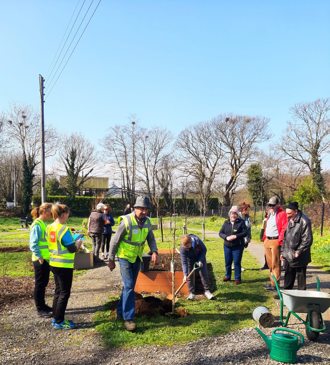 Siúlóid@CCRC were honoured to plant a pear tree in Bennetts Field during our walk today on behalf of #ClonakiltyCommunityResourceCentre. 
We feel extremely fortunate to have so many people and places to visit in our wonderful community.

#NationalTreeWeek #walking 
#community