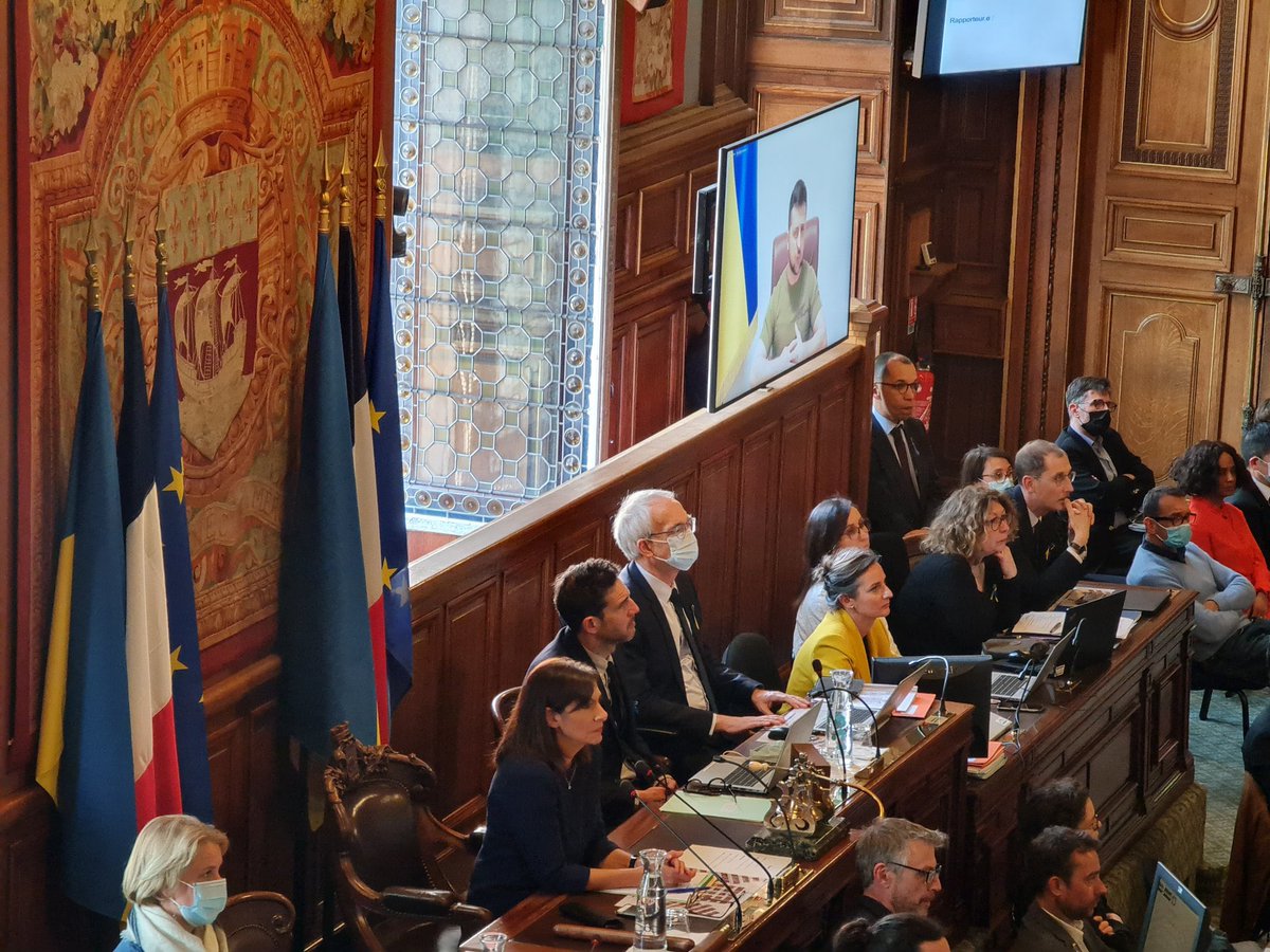 SocialisteParis's tweet photo. Allocution forte du Président @ZelenskyyUa devant l’@AssembleeNat, le @Senat et le #ConseildeParis.

Paris est solidaire, mobilisée aux côtés de l'Ukraine et du peuple ukrainien.

#StandWithUkraine 🇺🇦 https://t.co/iJRF58HiKd