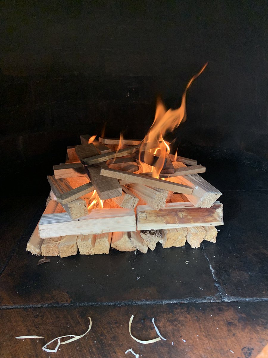 Paula_Whylie's tweet photo. @sushmasnacks @TonyC_BaH @matt_tomkin @boltonathome @FamilyBolton @BBCRadioManc @BeckyWant They look gorgeous Sush ๐ Iโve been on Teams calls most of the day unaware that the pizza oven has been lit for the 1st time in 2022 #PizzaForTea https://t.co/17Ku4LW1KH