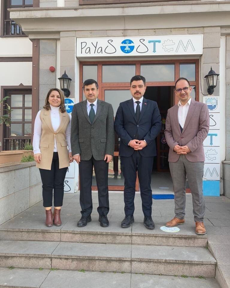 İskenderun İlçe Milli Eğitim Müdürü Ali HAYTAZ ve Kaymakam Adayı Cezmi KANDEMİR incelemelerde ve paylaşımlarda bulunmak üzere PayaStem Yapay Zeka Merkezimizi ziyaret ettiler. Ziyaretlerinden dolayı teşekkür ederiz.

#payastemgeleceğikurgular #payastem #yapayzeka