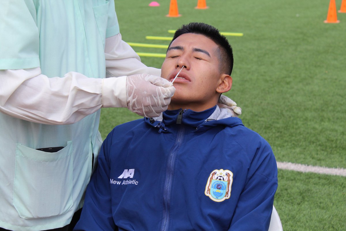 BinacionalFC's tweet photo. 📸| Nuestro plantel fue sometido a pruebas antígenas para descarte de COVID-19.
Agradecemos a la Clínica Teosalud DR. Adriano Castillo por estar siempre al cuidado de todo el plantel profesional
#DaleBi #PorElSur #NoDejesDeCuidarte 💪💪🔵⚪ https://t.co/czdfFe8CJV