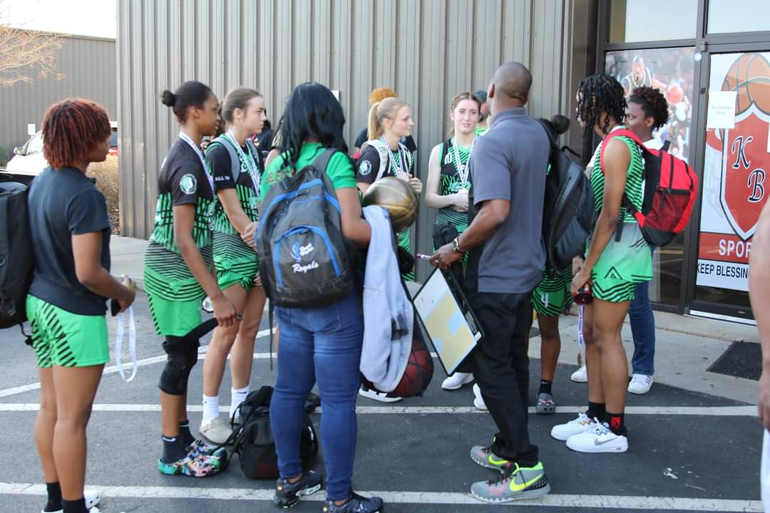 A ton of basketball talent and IQ in these pictures. Today's practice theme: Be a discipline teammate. 
<a href="/brileymerrill/">Briley</a> <a href="/SophGallimore/">Sophia Gallimore</a> <a href="/jasmineowens04/">jasmine</a> <a href="/caylie_long/">Caylie 🏀 Long #21</a> <a href="/Janitra_basket1/">Janitra_ basketball</a>