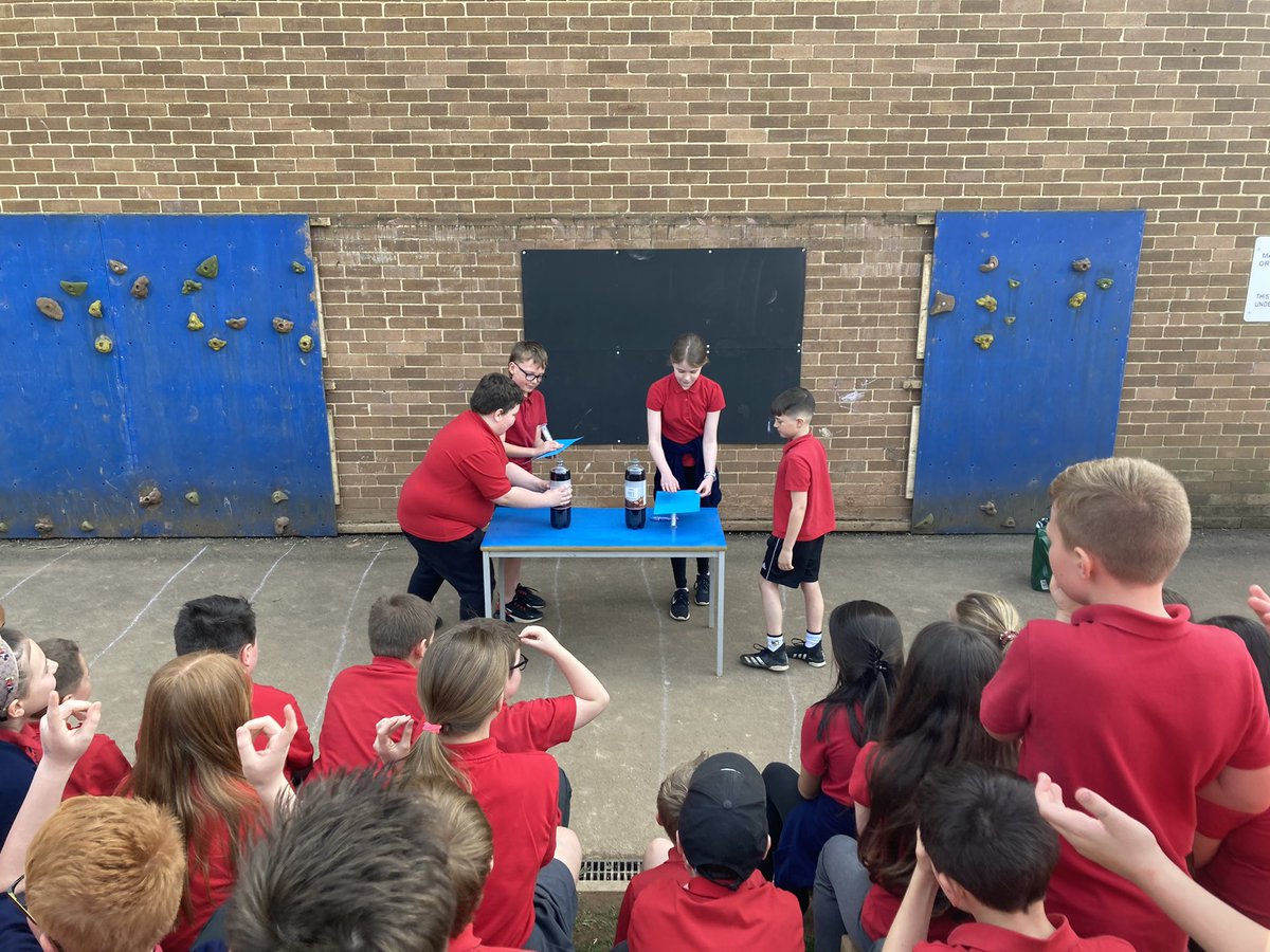 6BlwyddynYBE's tweet photo. Rydym yn mwynhau ein Wythnos Wyddoniaeth hyd yma.
We’re having lots of fun experimenting during our Science Week so far.
#wythnosstem https://t.co/RQ8qJc2rco