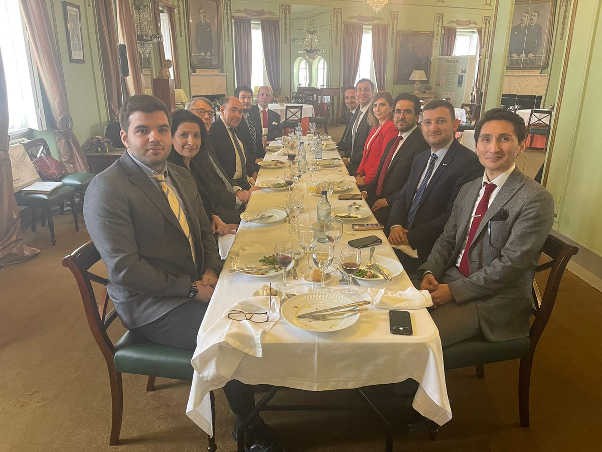 deikiletisim's tweet photo. Türkiye-Portekiz İş Konseyimiz, @mustafamertcan başkanlığında, FAE Başkanı @Carmypc ile toplantısını, Dışişleri eski Bakanı Antonio Martins da Cruz'un katılımıyla gerçekleştirdi.

Toplantıda, İş Konseyimiz ile FAE arasında iş birliği anlaşması imzalandı.

🇹🇷🇵🇹 https://t.co/n2rb4ftA1Q