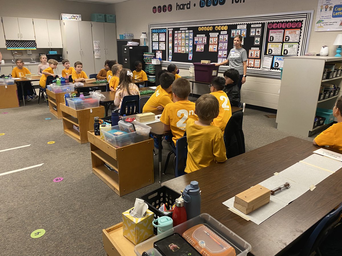 mslamarteach's tweet photo. It’s SCIENCE DAY!!!!! @bullardbulldogs @STEMcobb #scienceday https://t.co/3W4425meuF