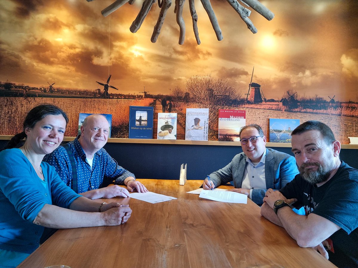 Vandaag ondertekenden @PJvanS (SWEK), <a href="/ppklapwijk/">peterpaulklapwijk</a>, Peter Stam en Minka Zeilstra (Stichting Ons Dagelijks Brood) een dienstverleningsovereenkomst voor de geliefde #bakkerij in het dorp #Kinderdijk. Een mooie Kinderdijkse #samenwerking!