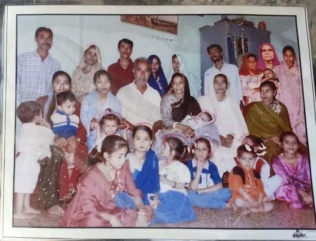 The Gujrat Files
गुलबर्ग सोसाइटी, अहमदाबाद, 
मंसूरी परिवार 2002 के गुजरात नरसंहार में बच्चों एवं परिवार के सभी सदस्यों के साथ मारे गए थे।