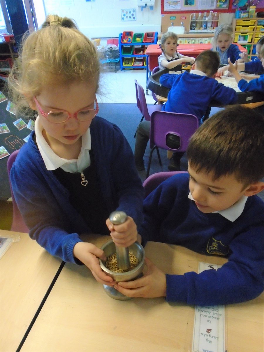 Yesterday, Mrs Stanley visited our Reception/Year 1 class. She explained how her farm works, about the crops and vegetables they grow and how they change after being planted. Thank you Mrs Stanley!