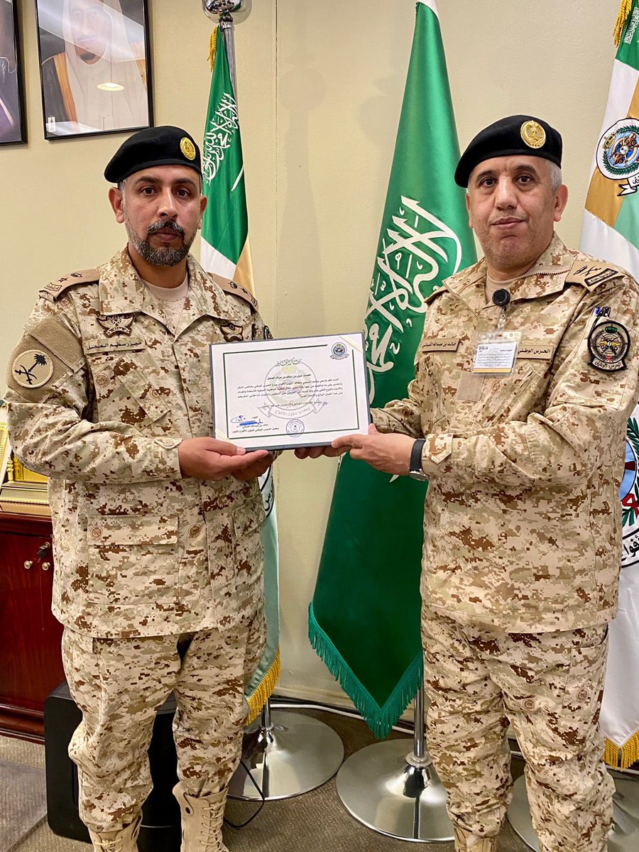 تم صباح هذا اليوم تكريم سعادة المقدم / ميزر بن سطم العجل 
من قبل وزارة الحرس الوطني على تفانيه واخلاصه بعمله وتطويره للقطاع .
سائلين المولى عز وجل له التوفيق