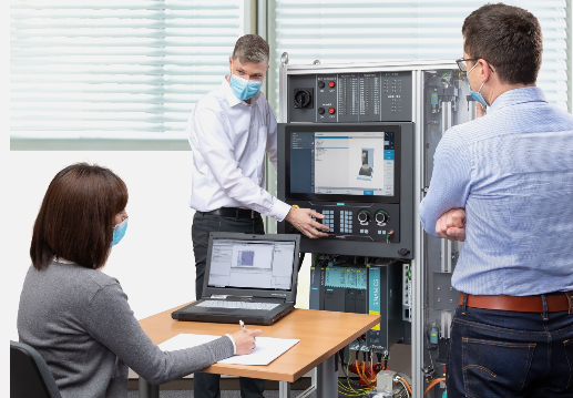 siemens_es's tweet photo. En #Siemens apostamos por la #formación como palanca de cambio.
🧠#España tiene mucho talento y queremos sacar su máximo potencial.
Por ello, te ofrecemos diferentes cursos sobre tecnología industrial para que sigas formándote.
✍¡Apúntate! https://t.co/yd2jDNXcTO
#SITRAIN https://t.co/aIxEORBHcd