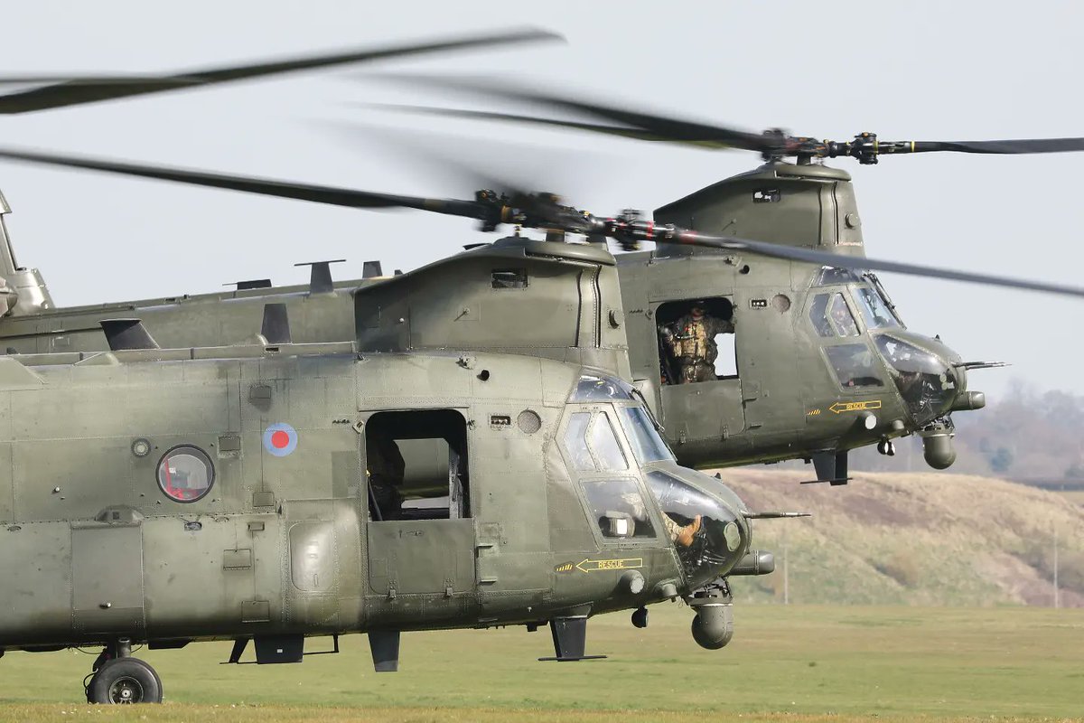 RAF_Cosford's tweet photo. #WokkaWednesday @RAF_Odiham Chinooks at RAF Cosford. https://t.co/UeNonzNA3v