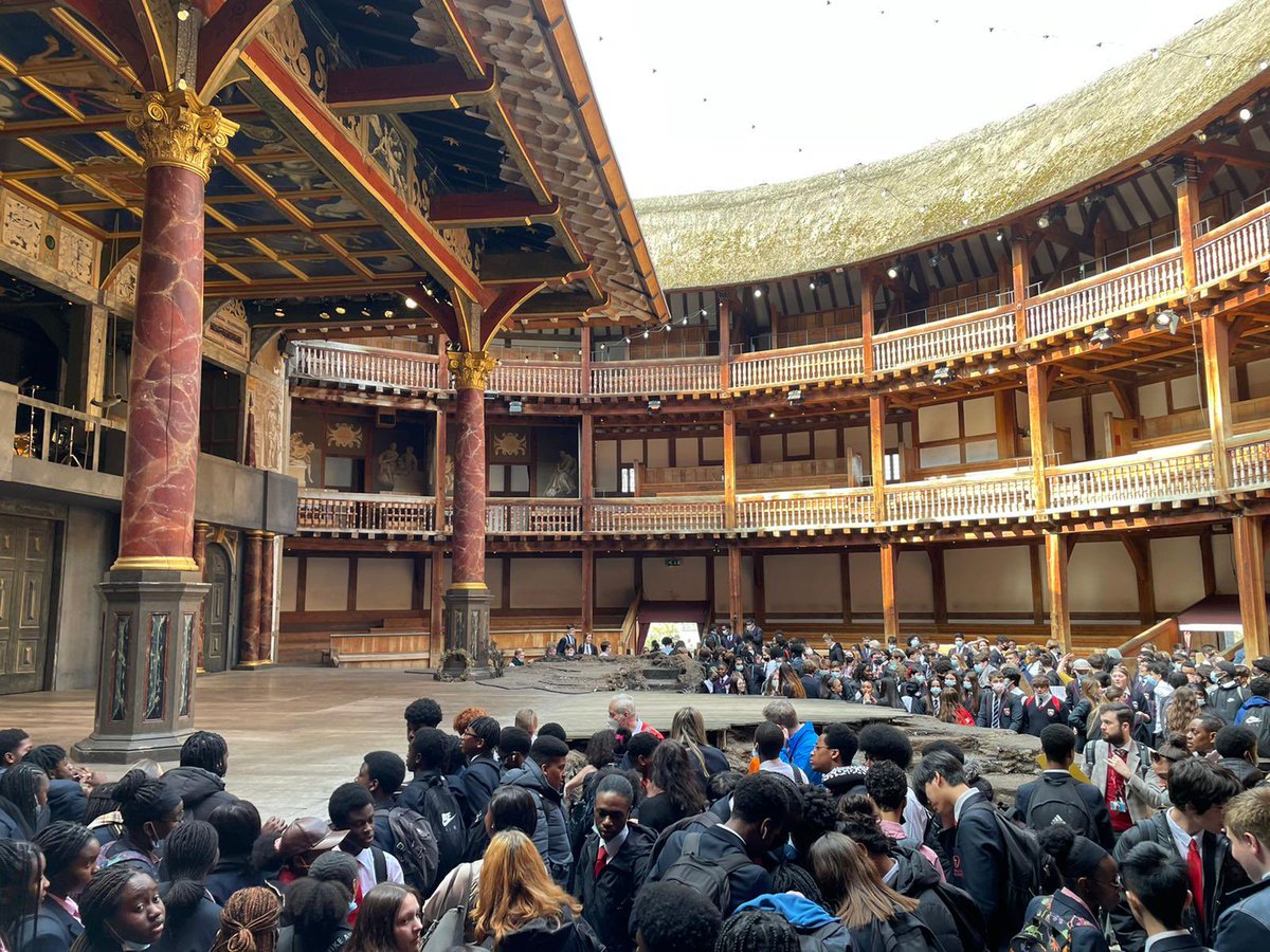 Miss_Cutler's tweet photo. KS4 trip to The Globe to watch ‘Macbeth’. @Allireeves27 and I dressed for the occasion 😍 🎭 #TeamEnglish #CamsAndProud https://t.co/OY2bXdDphL