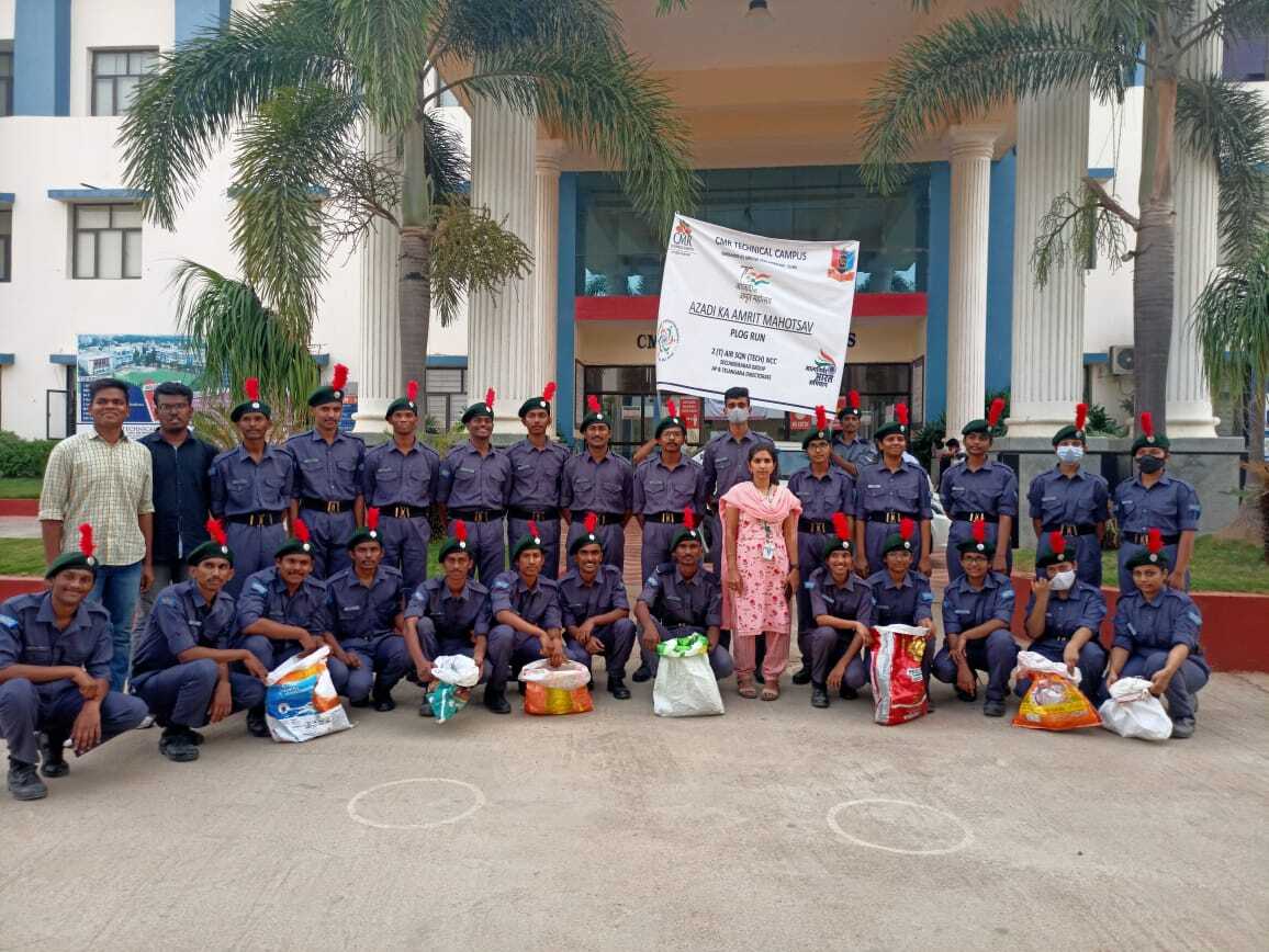 CMRTCofficial's tweet photo. On the occasion of SHAHEED DIWAS death anniversary of BHAGATH SINGH,NCC Cadets of CMR Technical Campus conducted the Banner March, Plog Run under AZADI KA AMRUTA MAHOSTSAV on the theme of the Plastic:Slow Poison
#cmrtechnicalcampus #cmrgroupofinstitutions #shaheeddiwas🇮🇳 #shahe https://t.co/vrZPx4xyHU