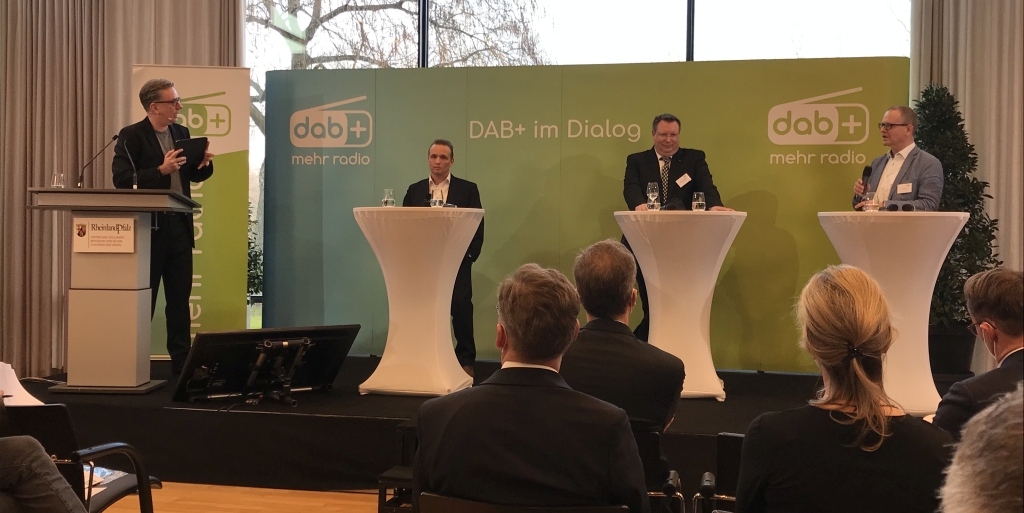 MEDIABROADCAST's tweet photo. Expertenrunde zu drahtlosen Datendiensten heute in Berlin: DAB+ kann mehr als Audio, es ist auch eine Plattform für vielerlei industrielle Anwendungen, mit einer bundesweiten Reichweite und höchster Verfügbarkeit.  https://t.co/oLc2gel5eE

@DABplus https://t.co/LdihnQgHAp
