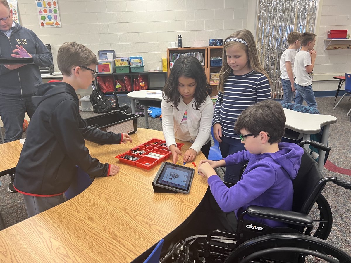 MrsACounts's tweet photo. Robotics Club Happenings: Students in robotics club are working hard on programming two different robots to complete tasks.  #WegienkaWildcat https://t.co/0qbLuUIk0L
