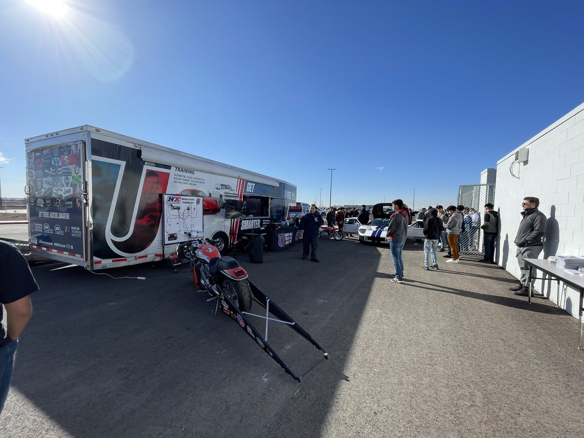 ARGonzalez_SHS's tweet photo. @UTITweet is presenting to your @Socorro_HS bulldogs today ! #CTE and #STEM teachers come on by with your students and get some more info on what they have to offer. They are set up outside the #automotive shop! @Cnwihi_shs #TeamSISD @AAcosta_SEC @GThomas_SEC https://t.co/odqTTa5Ynh