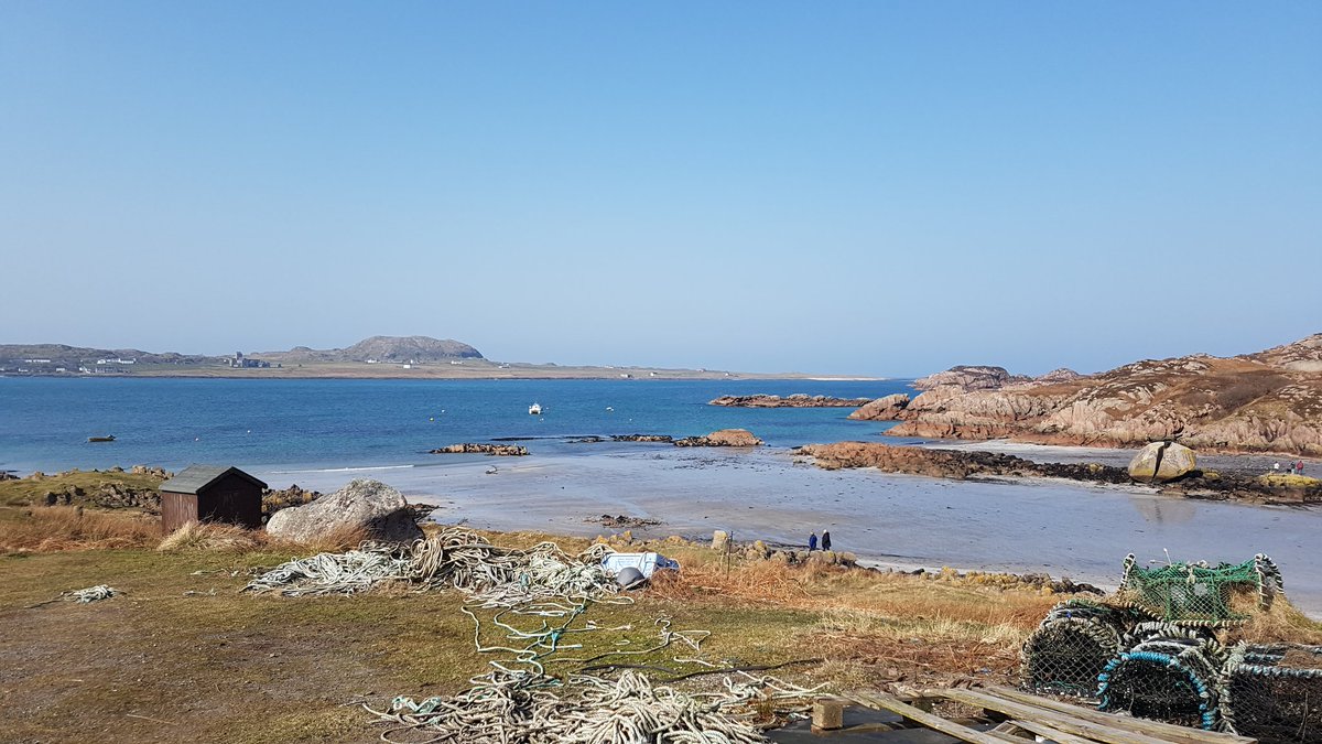 EileanIdhe's tweet photo. Ate a tasty toastie in the car for lunch earlier - one of the bestest views - at Fionnphort on Mull, looking down onto the beach & across to Iona! #happyplace ☀️☀️ #tropicalscotland #blueskies ☀️☀️ #clearseas #IsleOfIona ☀️☀️😎😎 #innerhebrides #livingthedream #breatheinandout https://t.co/RFXIHOAGU6