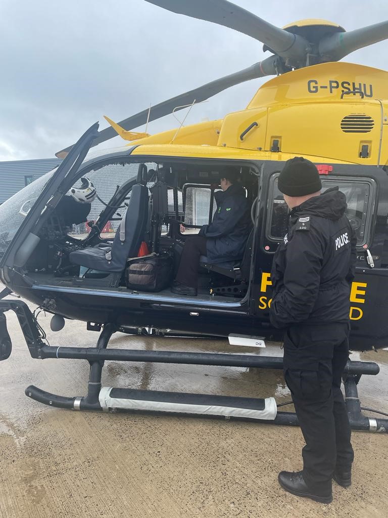 MonklandsPol's tweet image. Thanks to @polscotair for having our #PSYV group to visit

Our #AirSupportUnit are essential in Lanarkshire &amp;amp; across Scotland. They assist in finding missing people &amp;amp; respond to ongoing dynamic incidents of all types

#DayInTheLifeOf ➡️ ow.ly/IvBZ50IpXrJ

#KeepingPeopleSafe