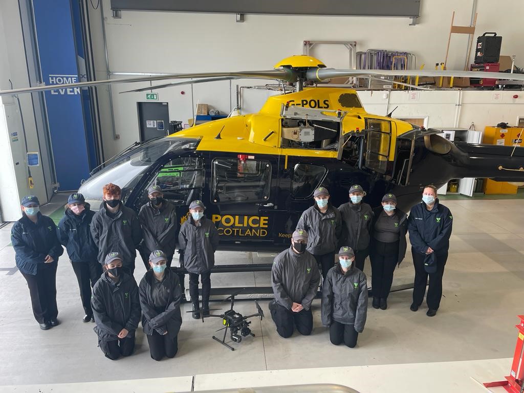 HamiltonPol's tweet image. Thanks to @polscotair for having our #PSYV group to visit

Our #AirSupportUnit are essential in Lanarkshire &amp;amp; across Scotland. They assist in finding missing people &amp;amp; respond to ongoing dynamic incidents of all types

#DayInTheLifeOf ➡️ ow.ly/Vpul50IpXrN

#KeepingPeopleSafe