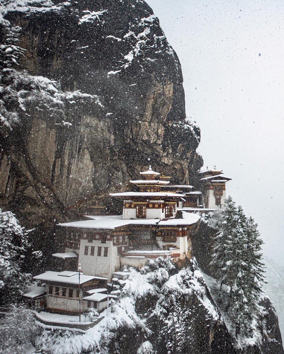 KTDspeaks's tweet photo. The Tigers Nest in White ,
Created , Minted , Auctioned 
And SOLD. 

My Maiden Non Fungible Token minted @withfoundation received the blessings today. 

Thank you to the Anonymous bidder 

#NFTphotographers #FoundationNFT #NFTCommunity #bhutan #foundationinvites https://t.co/qLBiVS7BgR