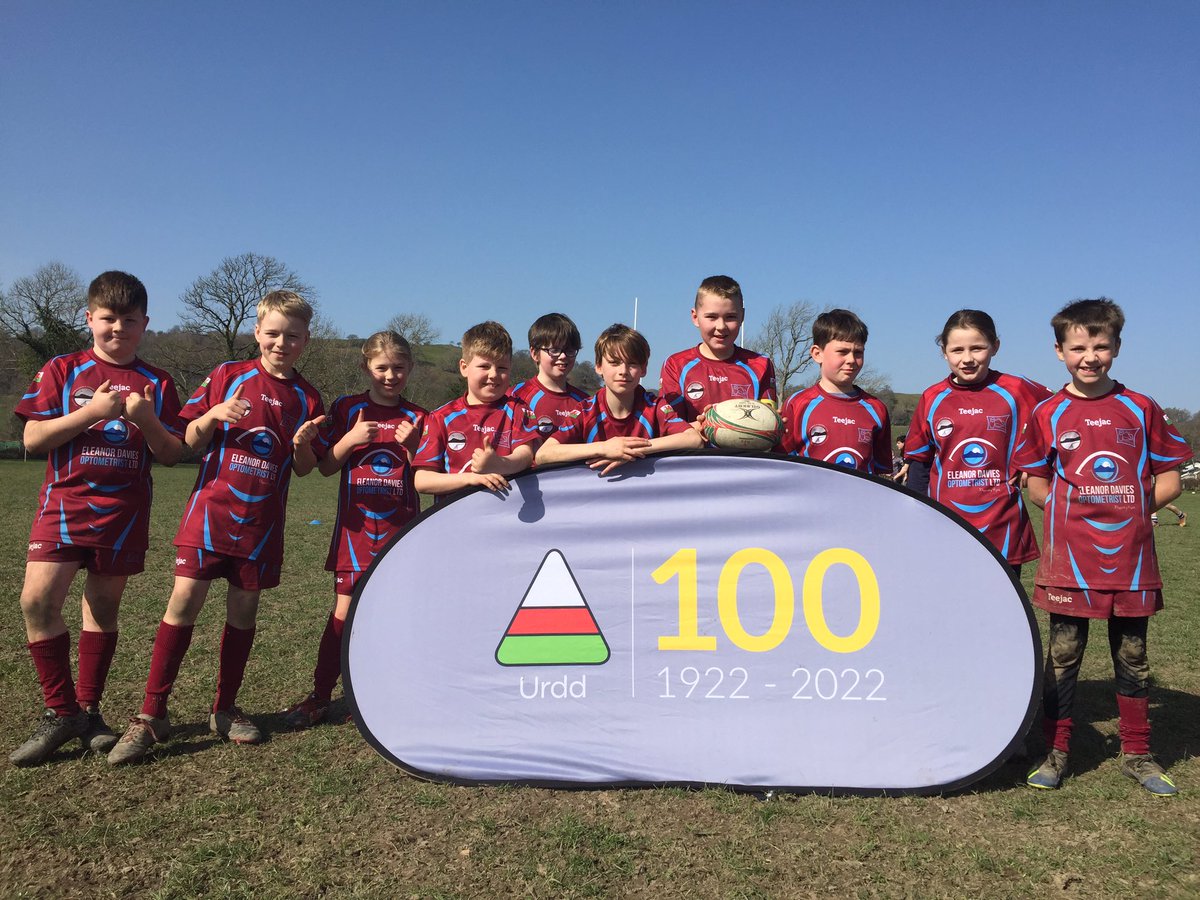 ffriddyllyn's tweet image. Da iawn chi blant @ffriddyllyn. Pawb wedi mwynhau yn y twrnament rygbi heddiw. Diolch @RygbiBerwyn @urddmeirionnydd #egnialwydd