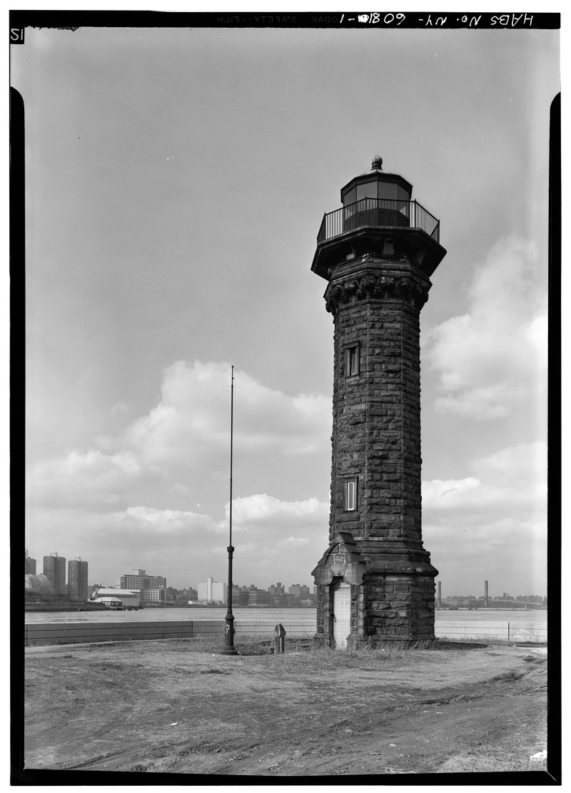 NYPAProject's tweet image. #onthisday 3/23/1976 Roosevelt Island received all 6 of its current landmarks! 46 years ago the Roosevelt Island Operating Corporation worked to save the structures. Today the R.I. Historical Society helps lead preservation in the community. 

📸: Jack Boucher

#nypap #landmarks
