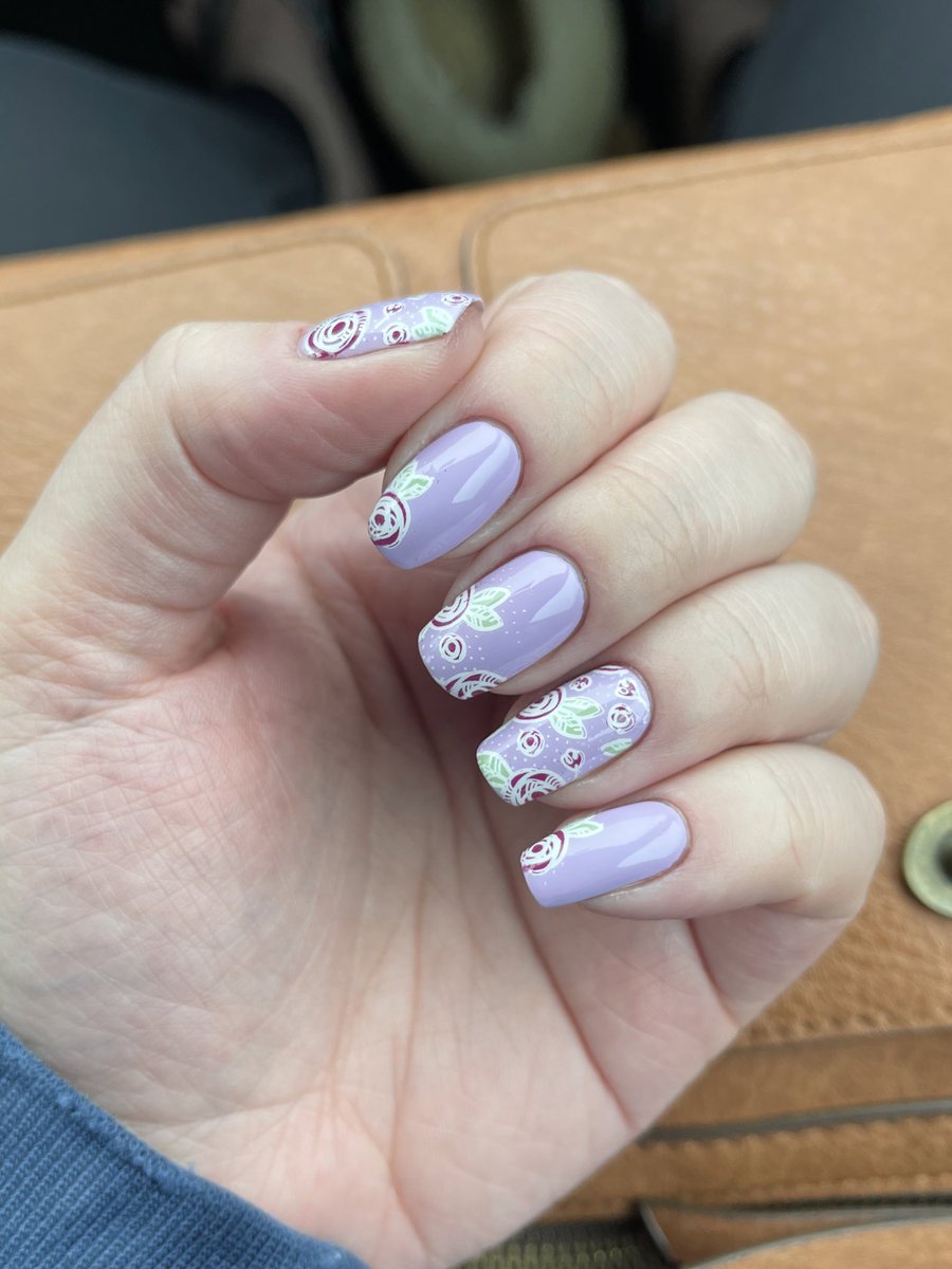Bethsnailss's tweet photo. 1 yr + 22 weeks. I tried advanced stamping for the first time and… I think I’m obsessed!! 😍 I have so many ideas now and it wasn’t as hard as I thought!

@holotaco
Laven-Duh
High Tea Hibiscus
Matcha Maker
One Coat Black
Not Milky White

#maniology
Bam! White
Straight Up Black https://t.co/HhXEkpX7oq