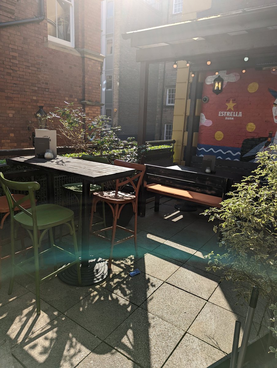 Sunshine on the terrace 😎🍻🍷🍹