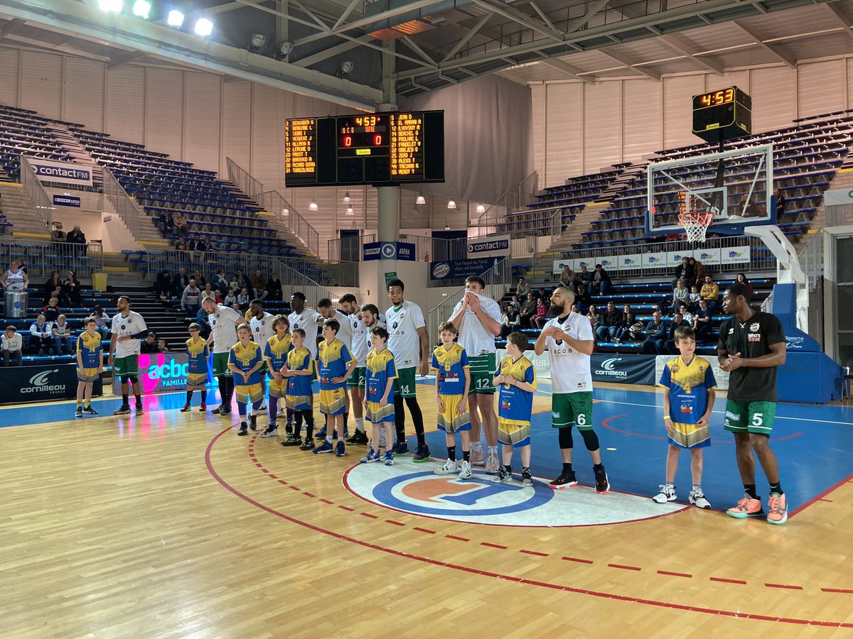 BCO_Officiel's tweet photo. 🔥CHALLENGE &amp; ESCORT KIDS 21.22🔥

➡️ Lors de la rencontre d’hier face à Vitré, ce sont les U11 &amp; les U13 de Cysoing Sainghin Bouvines Basket qui ont été mis à l’honneur pour le plus grand bonheur des jeunes ! ✅👌🏼

#GoBCO #NousSommesOrchésiens #Orchiescestàvous 🏀🔵🏀 https://t.co/PYsoRXmcB7