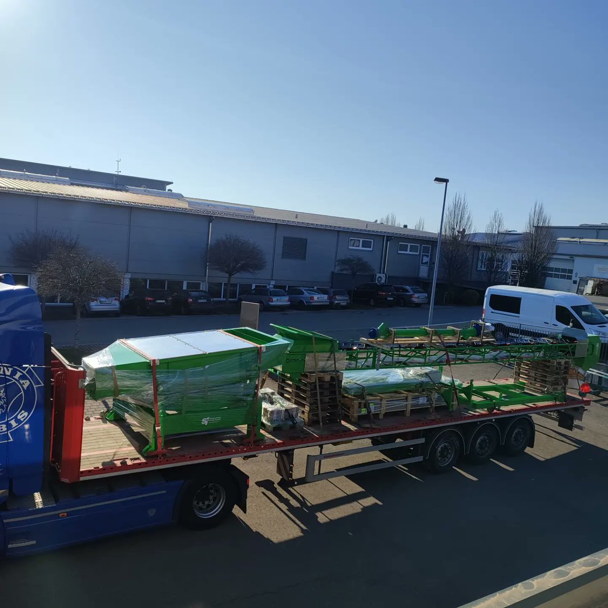 sfgmbhde's tweet photo. Unsere #Siebanlage zum Sieben und Entstauben von #Holzpellets ist versandbereit und auf dem Weg zum Kunden.
Die Anlage dient zum Entstauben und Verladen von #Pellets. Dies sorgt für Holzpellets mit geringem Staubanteil.

#Holzindustrie #Siebmaschine #Siebtechnik  #Biomasse https://t.co/vxXyFSjync