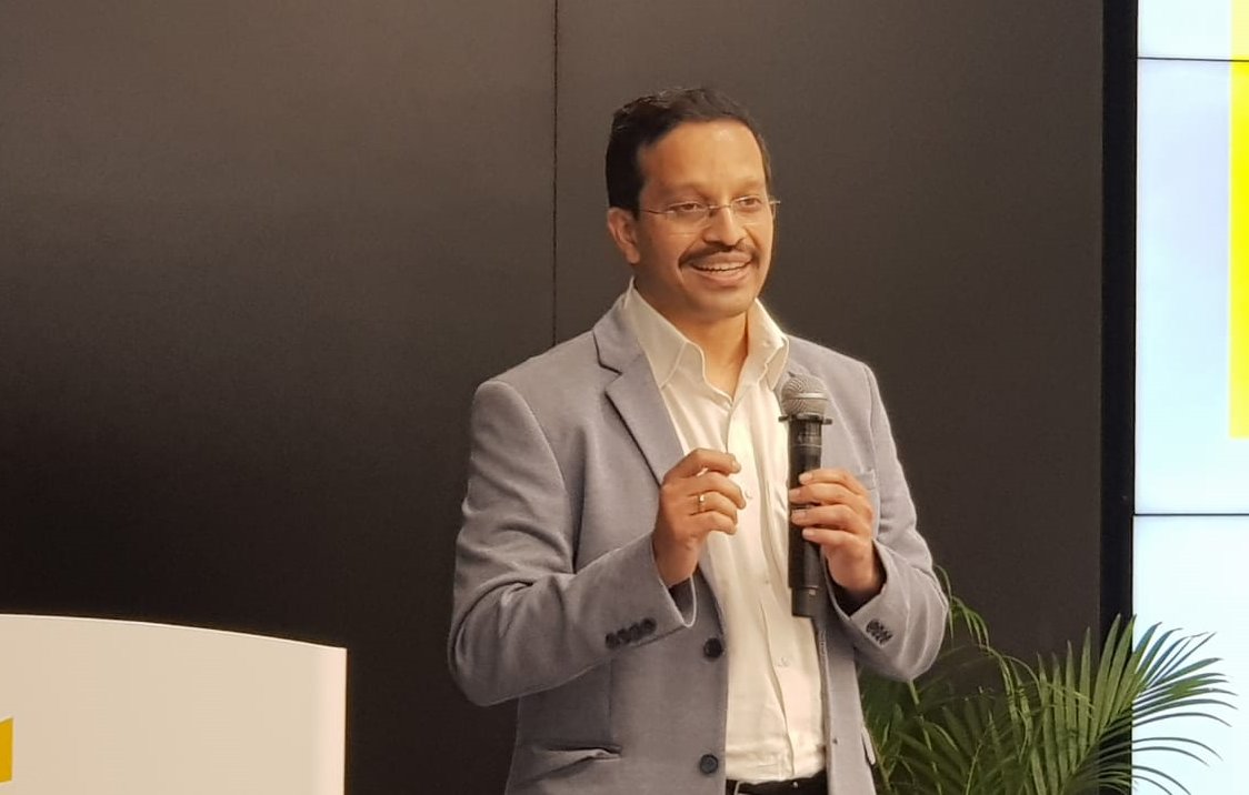 EY_GDSCareers's tweet photo. Mukul Pachisia, EY GDS Global Operations Leader, speaks to #EYPeople about volunteering. #EYGDS #EYGDSCorporateResponsibility https://t.co/tiZGUM6yJ0