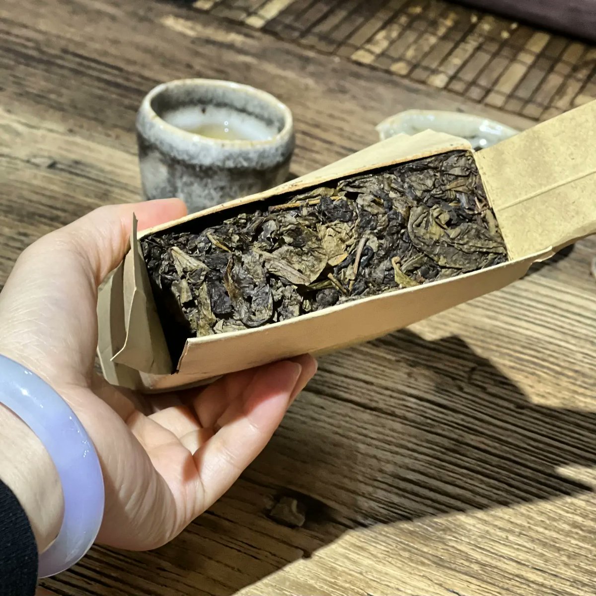 ExquisiteLeaves's tweet photo. #FuBrickTea tasting #🍵🌿👌 https://t.co/AwbD5LQwry