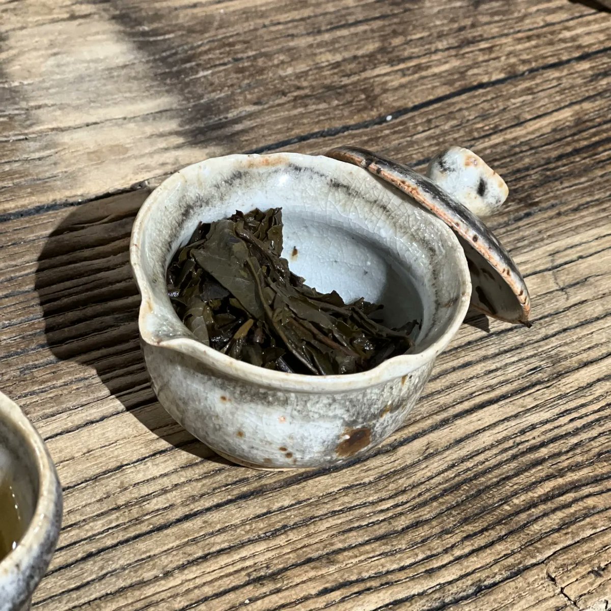 ExquisiteLeaves's tweet photo. #FuBrickTea tasting #🍵🌿👌 https://t.co/AwbD5LQwry