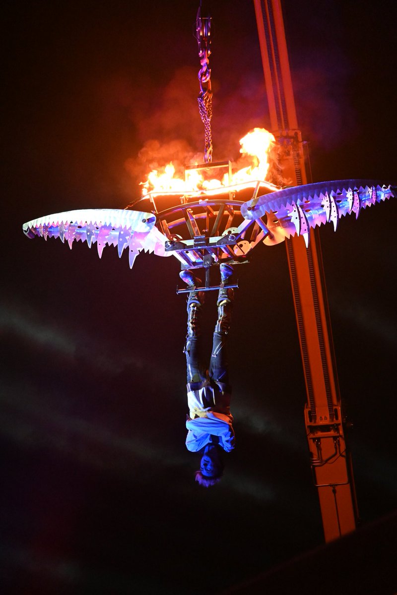Trying to escape, hanging on a cran.
#magic #stunt #show #Escape