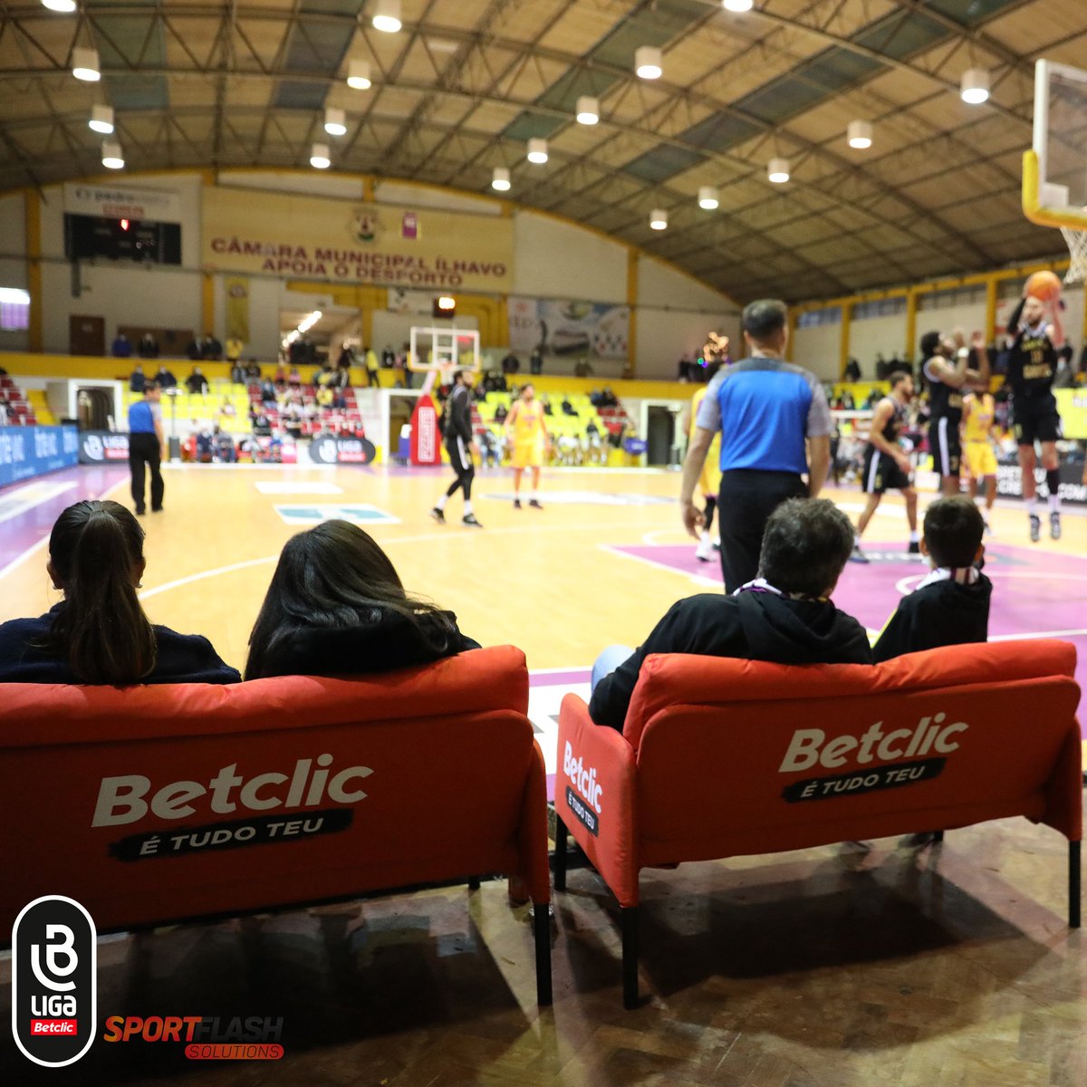 BetclicPortugal's tweet photo. 🏀 Vamos sortear um bilhete duplo no Sofá Betclic para o Ovarense - Illiabum! Tens direito a comida, bebida e ainda 5€ de Freebets para apostares neste jogo!

- Dá RT
- Identifica quem vais levar + Username Betclic

1 comentário por utilizador.
Vencedor anunciado na sexta. https://t.co/vrSRMmeF4x