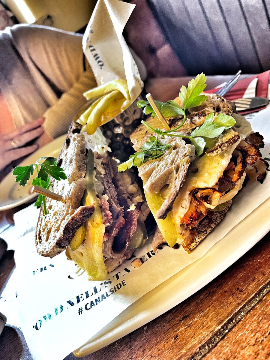 OwdNellsTavern's tweet image. Enjoying our new menu dishes… PiriPiri chicken wings Cajun mayo; Home brined salt beef, bacon sauerkraut, Emmental cheese, sweet pickle on malted rye; 8oz hand cut local Sirloin with confit of cherry tomatoes &amp;amp; glazed braised shallots 🥰 #foodie #canalside #loveyourtavern
