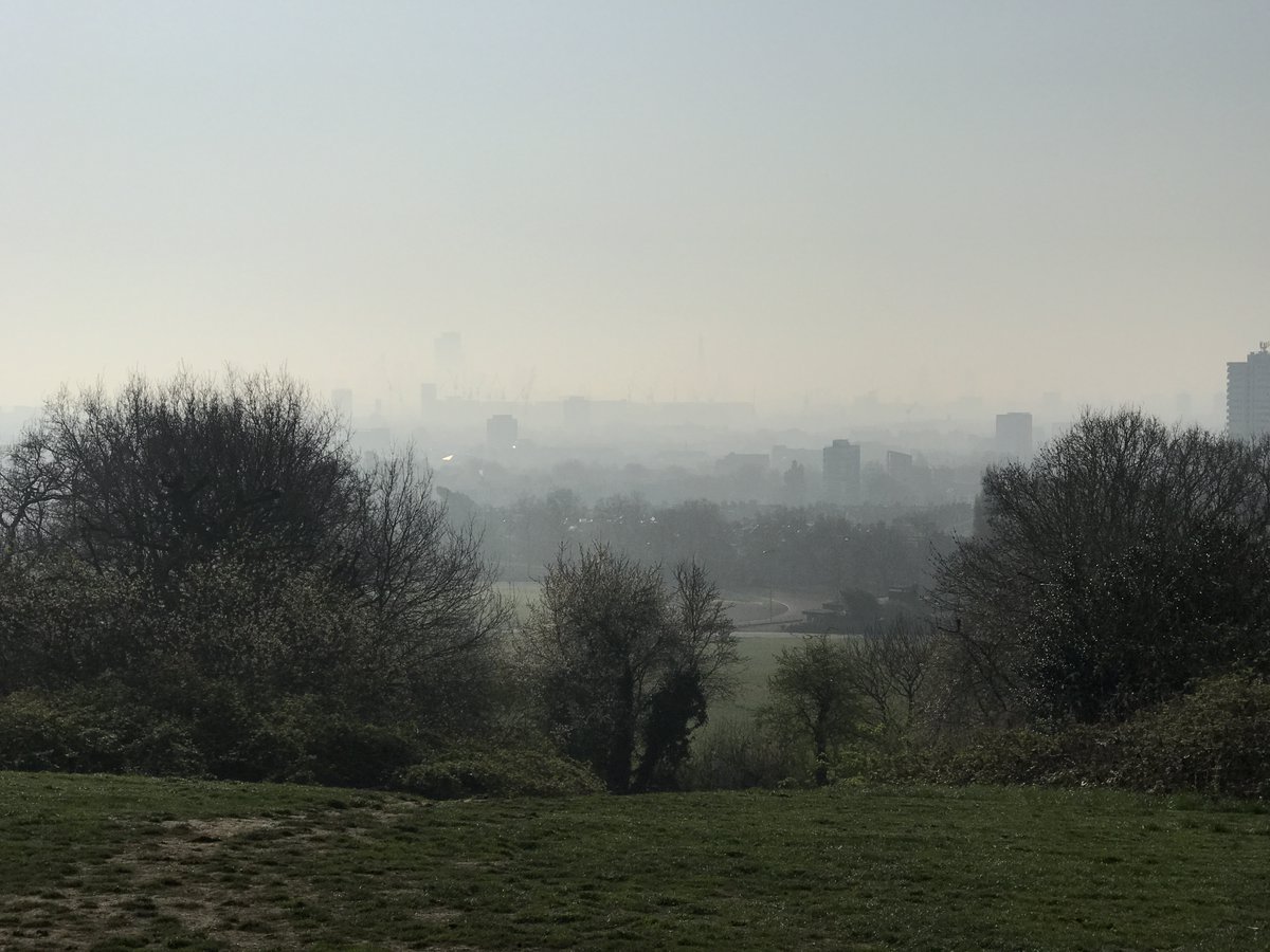 MumsForLungs's tweet photo. Pleased to have been at the launch of the @LondonAssembly #Environment Committee’s "Clean Air for all Londoners" report. What a day for it - this was the view as we travelled there. Stronger action on #AirPollution cannot come soon enough. https://t.co/DJxZ6zjSRA https://t.co/AhfGOU1zJS