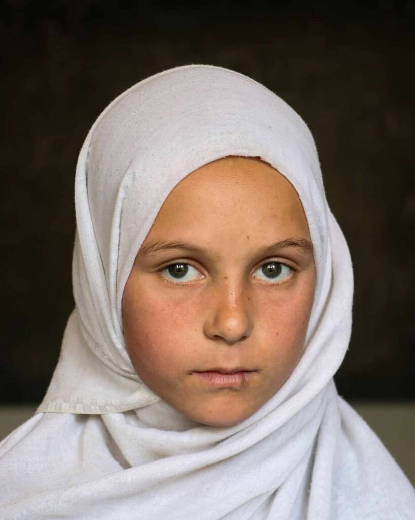 everydayafg's tweet photo. Portrait of an Afghan school girl in #Badakhshan, #Afghanistan. After more than seven months of overwhelming waiting, the door to the Afghan schools for girls in the country remained closed again for an uncertain time. As per the official announcement of the IEA authorities … https://t.co/gCPk3oucHO