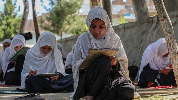 everydayafg's tweet photo. These are bright, talented girls in Behsud district of Nangarhar. Many come from families with simple means, not much money, but their families still insisted on sending them to school because they wanted their daughters and sons to be educated. Afghans know the value of edu… https://t.co/l11IrwwxPX